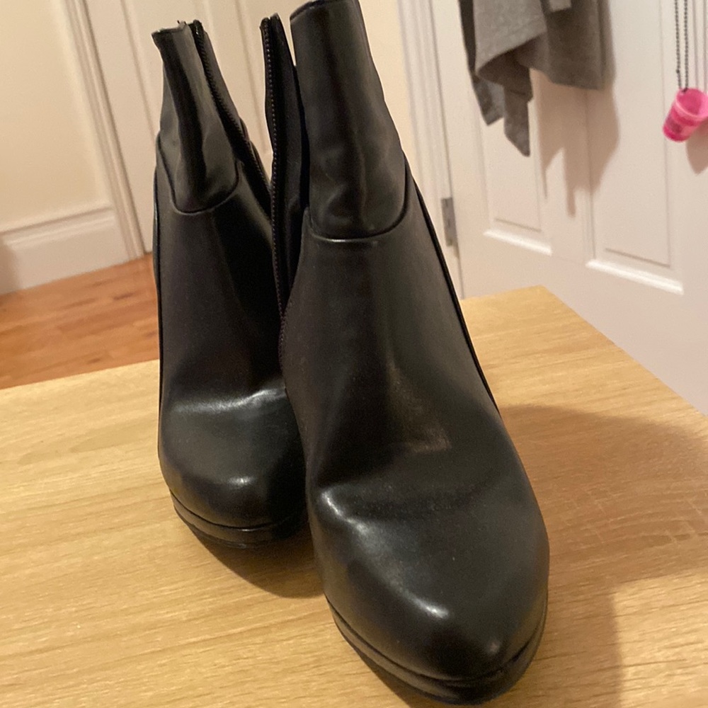 Womens black boots